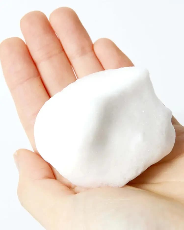 1777069321066-lagomcellupphcurefoamcleanser4.webp